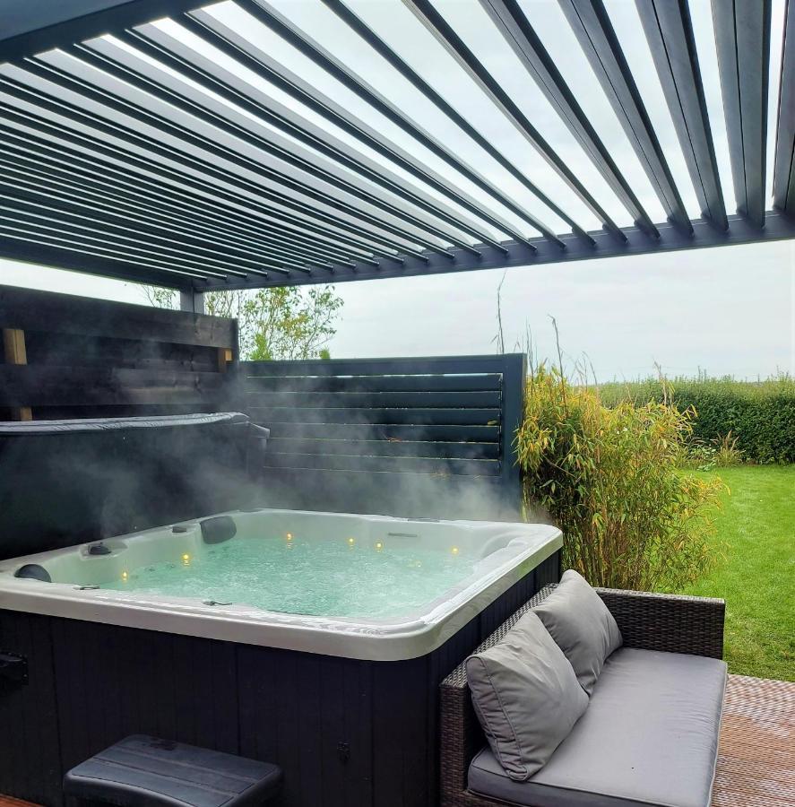 Jacuzzi De Berenshoeve Holiday home Emmen